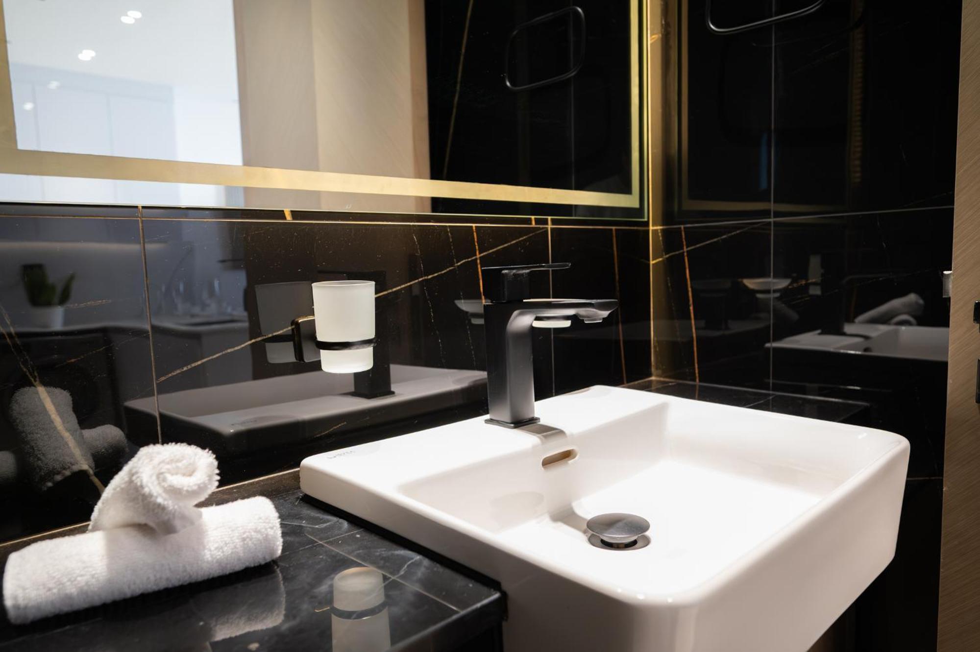 Apartment Cozy New Brand 1br At Jvc Binghatti Corner